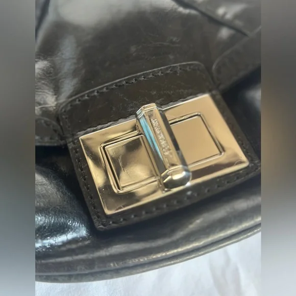 B Makowsky Black Leather Chain Strap Bag - Picture 4 of 9